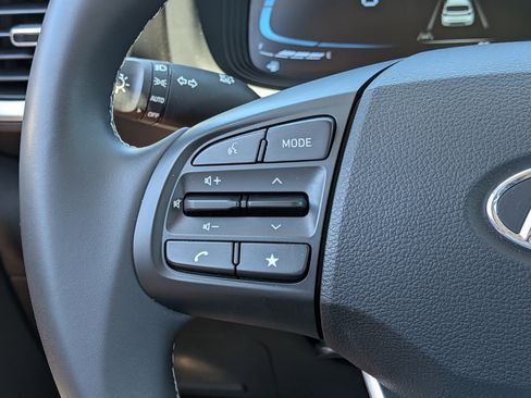 Used 2023 Hyundai Venue SEL FWD image 24