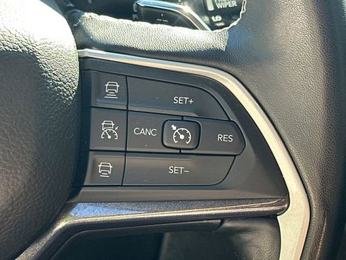 Used 2022 Jeep Grand Cherokee L Laredo w/ Luxury Tech Group I AWD/4WD image 31