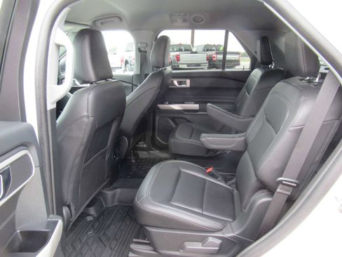 Used 2024 Ford Explorer XLT w/ Equipment Group 202A AWD/4WD image 15