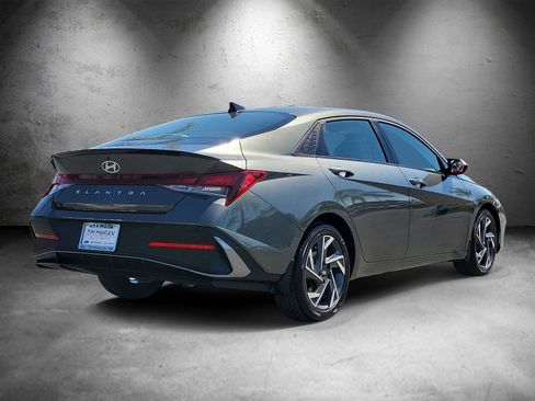 Certified 2025 Hyundai Elantra Sport FWD image 3