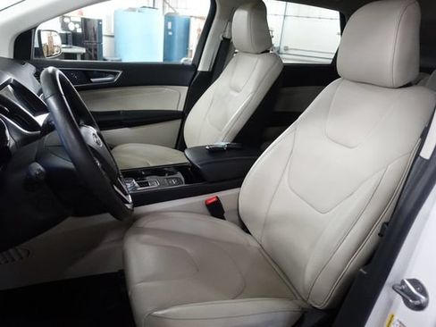Used 2020 Ford Edge Titanium AWD/4WD image 11
