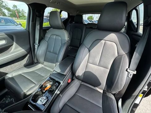 Used 2025 Volvo XC40 B5 Plus AWD/4WD image 29