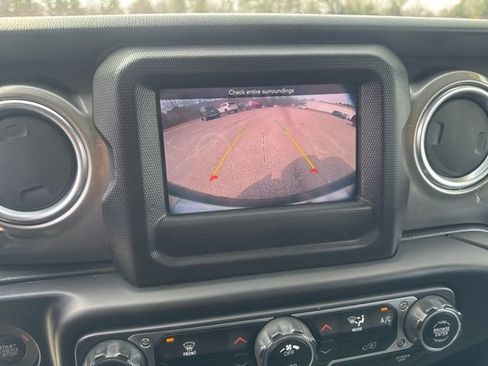Used 2020 Jeep Wrangler Unlimited Sahara AWD/4WD image 20