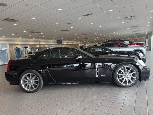 Used 2009 Cadillac XLR V w/ Weather Veil Package RWD image 3