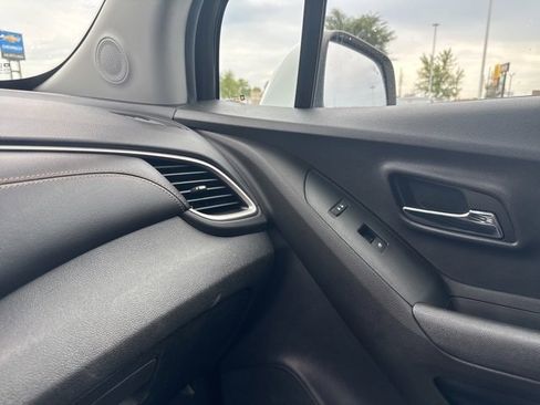 Used 2019 Chevrolet Trax LT w/ Driver Confidence Package image 13