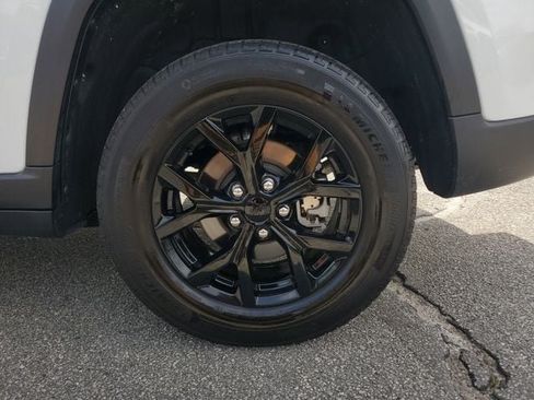 Certified 2025 Jeep Grand Cherokee Altitude RWD image 12