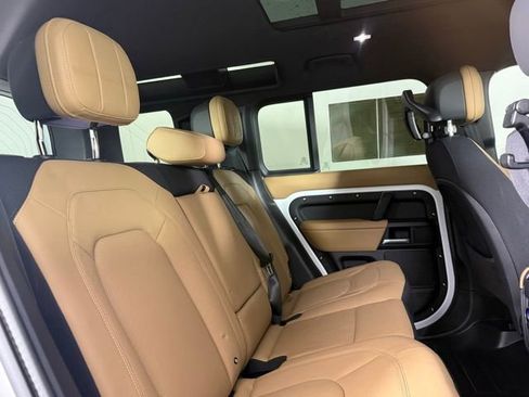 Certified 2025 Land Rover Defender 110 V8 AWD/4WD image 29