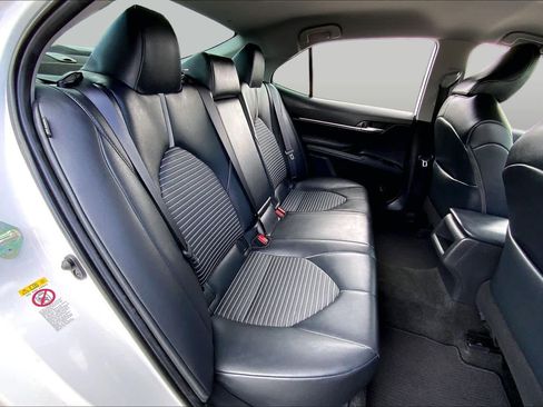 Used 2019 Toyota Camry SE FWD image 19