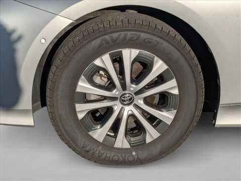 Used 2020 Toyota Prius LE image 14