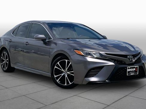 Used 2019 Toyota Camry SE w/ Convenience Package FWD image 3