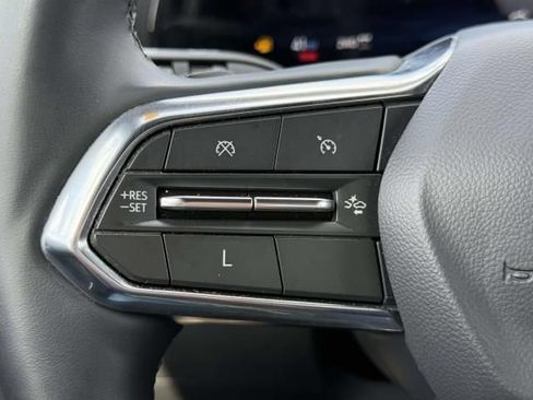 Used 2025 Chevrolet Equinox LT w/ Safety and Technology Package AWD/4WD image 19