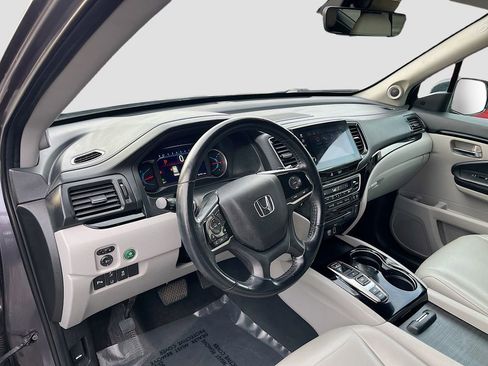 Used 2021 Honda Pilot Touring image 9