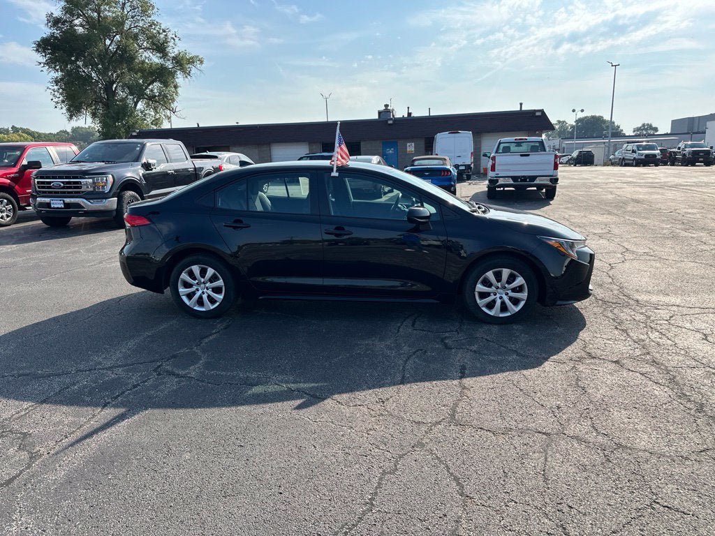Used 2026 Toyota Corolla LE FWD image 4