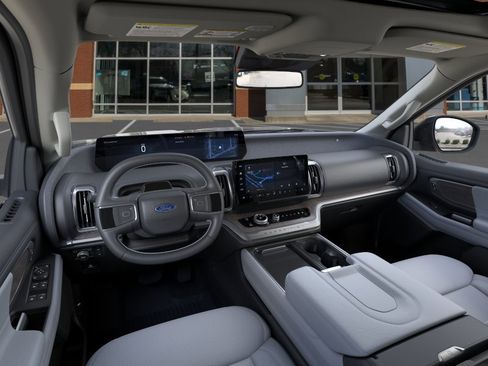 New 2026 Ford Expedition Platinum image 9