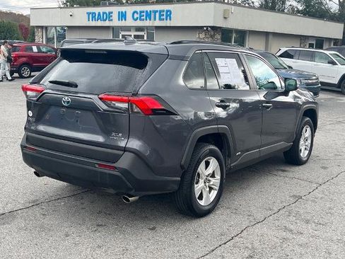 Used 2020 Toyota RAV4 XLE image 3