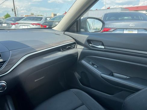 Used 2025 Nissan Altima 2.5 SV FWD image 36