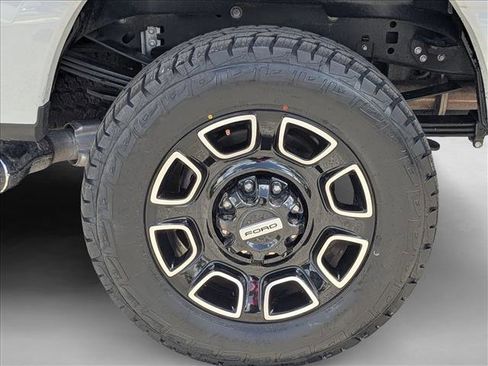 Certified 2025 Ford F250 Platinum image 24