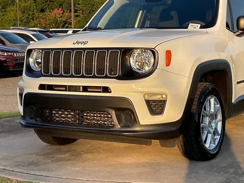 Used 2023 Jeep Renegade Latitude AWD/4WD image 10
