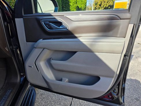 Used 2021 Chevrolet Suburban LT image 34