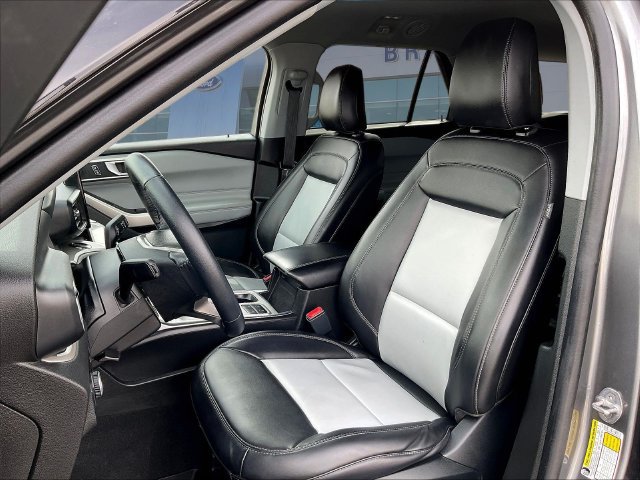 Used 2023 Ford Explorer XLT w/ Equipment Group 202A RWD image 23