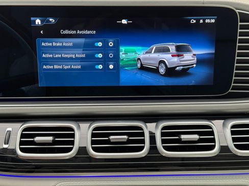 Used 2024 Mercedes-Benz Maybach GLS 600 4MATIC image 33