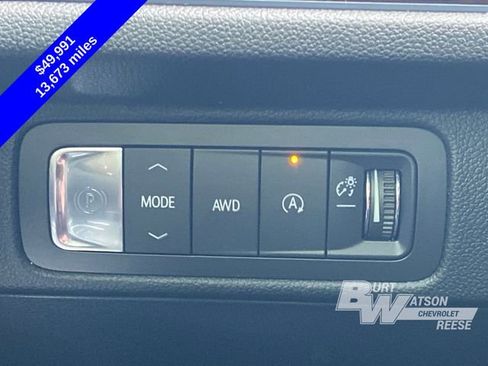 Used 2025 Chevrolet Traverse RS image 31