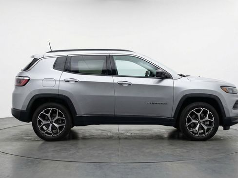 Used 2025 Jeep Compass Limited AWD/4WD image 11