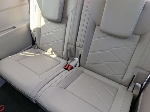 Used 2025 Volkswagen Atlas SE w/ Panoramic Sunroof Package AWD/4WD image 29