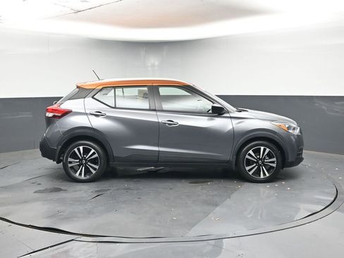 Used 2020 Nissan Kicks SV image 6