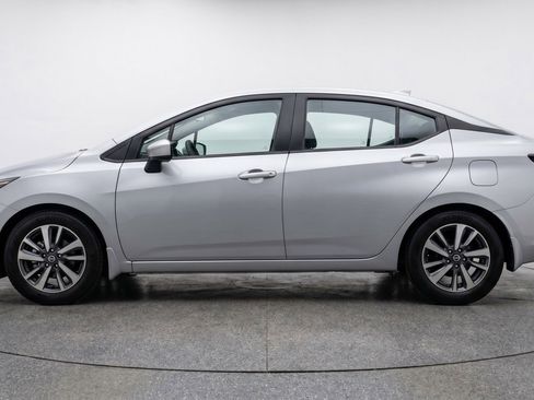 Used 2025 Nissan Versa SV image 5