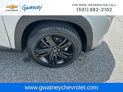 Used 2025 Chevrolet Trax ACTIV w/ Sunroof Package FWD image 12