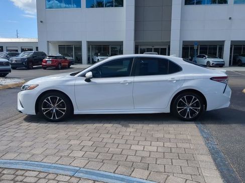 Used 2019 Toyota Camry SE FWD image 6
