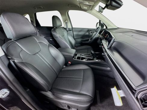Certified 2025 Kia Sorento EX FWD image 29