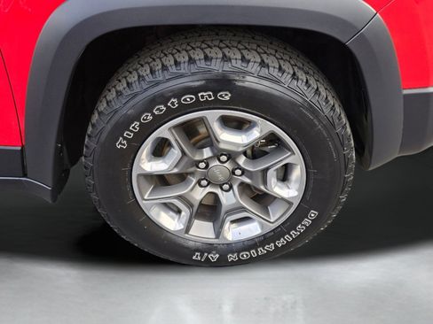 Used 2019 Jeep Cherokee Trailhawk w/ Comfort/Convenience Group image 28