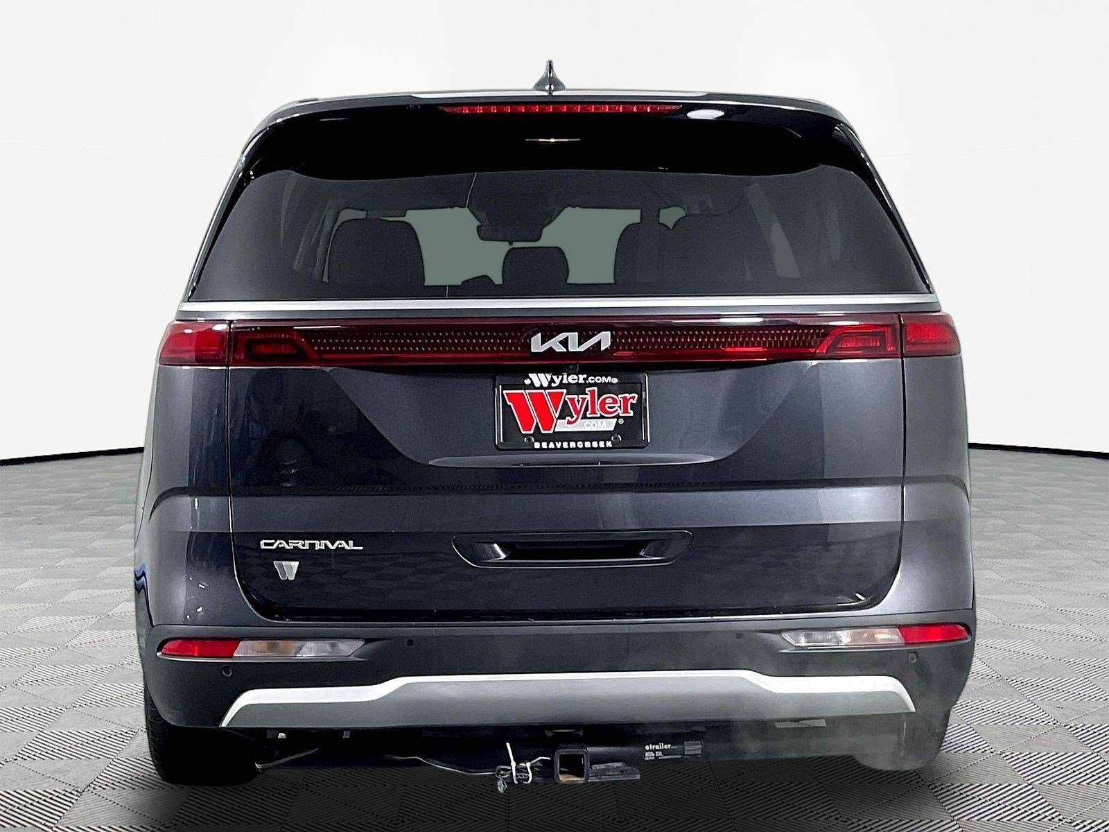 Used 2023 Kia Carnival LX FWD image 5