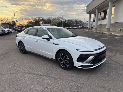 Used 2025 Hyundai Sonata SEL image 1