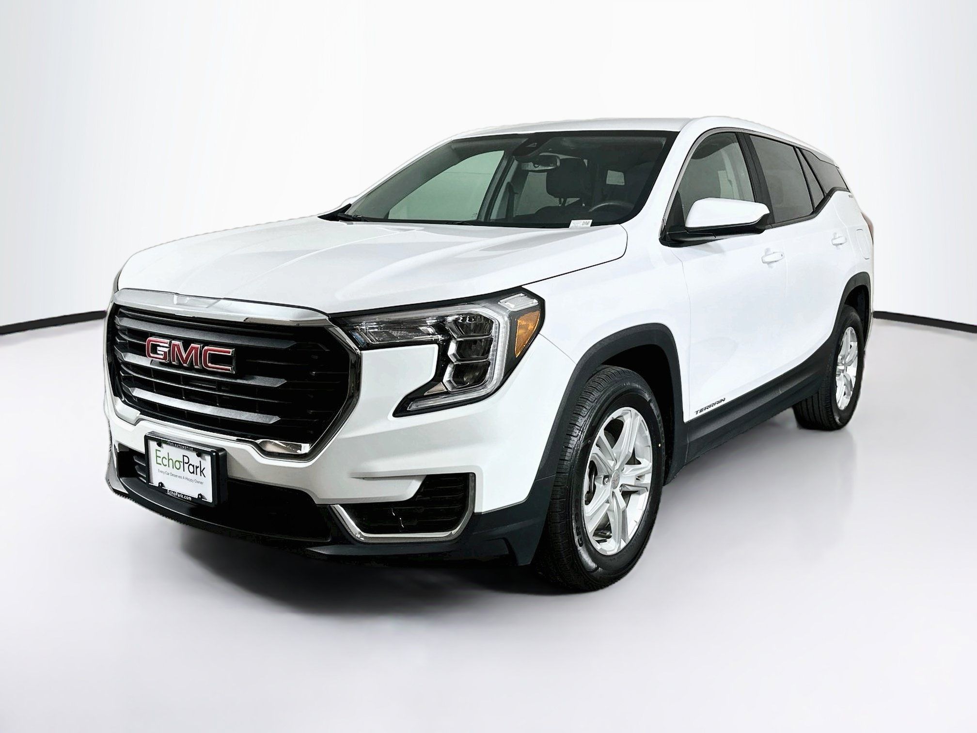 Used 2024 GMC Terrain SLE FWD image 3