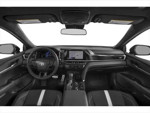 Used 2025 Toyota Camry SE FWD image 5