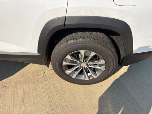 Used 2026 Chevrolet Equinox LT w/ Convenience Package II FWD image 27