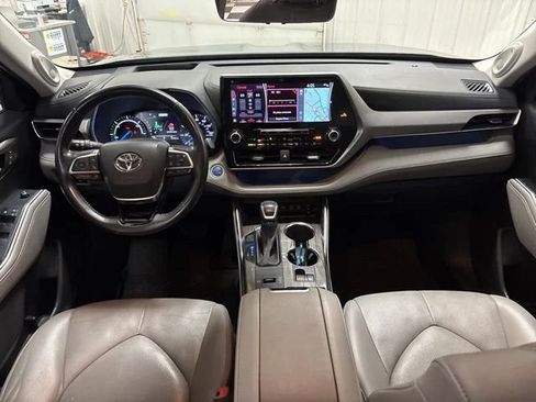 Used 2021 Toyota Highlander Platinum AWD/4WD image 13