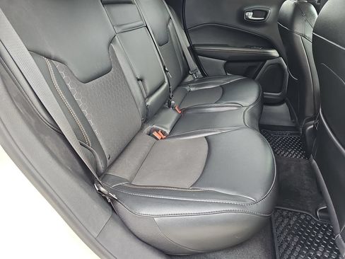 Used 2019 Jeep Compass Latitude w/ Cold Weather Group AWD/4WD image 18