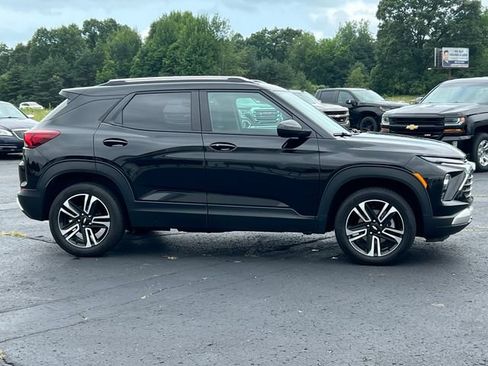 Used 2024 Chevrolet TrailBlazer LT w/ LT Cold Weather Package AWD/4WD image 23