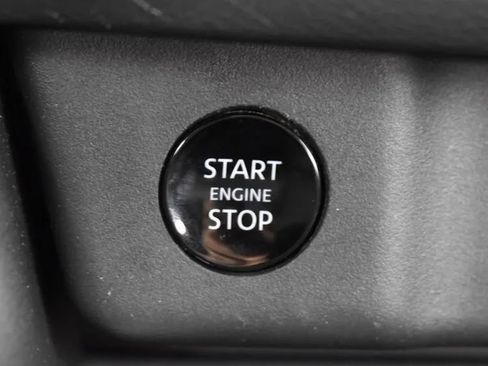 Used 2025 Nissan Rogue SV image 27