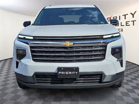 New 2025 Chevrolet Traverse LT w/ Enhanced Driving Package image 2