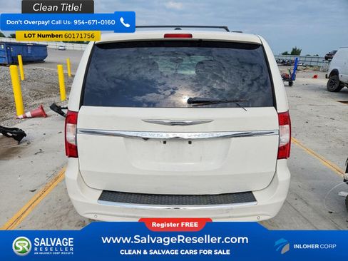 Used 2013 Chrysler Town & Country Touring-L w/ Driver Convenience Group FWD image 8