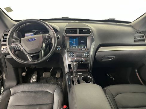 Used 2018 Ford Explorer XLT w/ Equipment Group 202A AWD/4WD image 19
