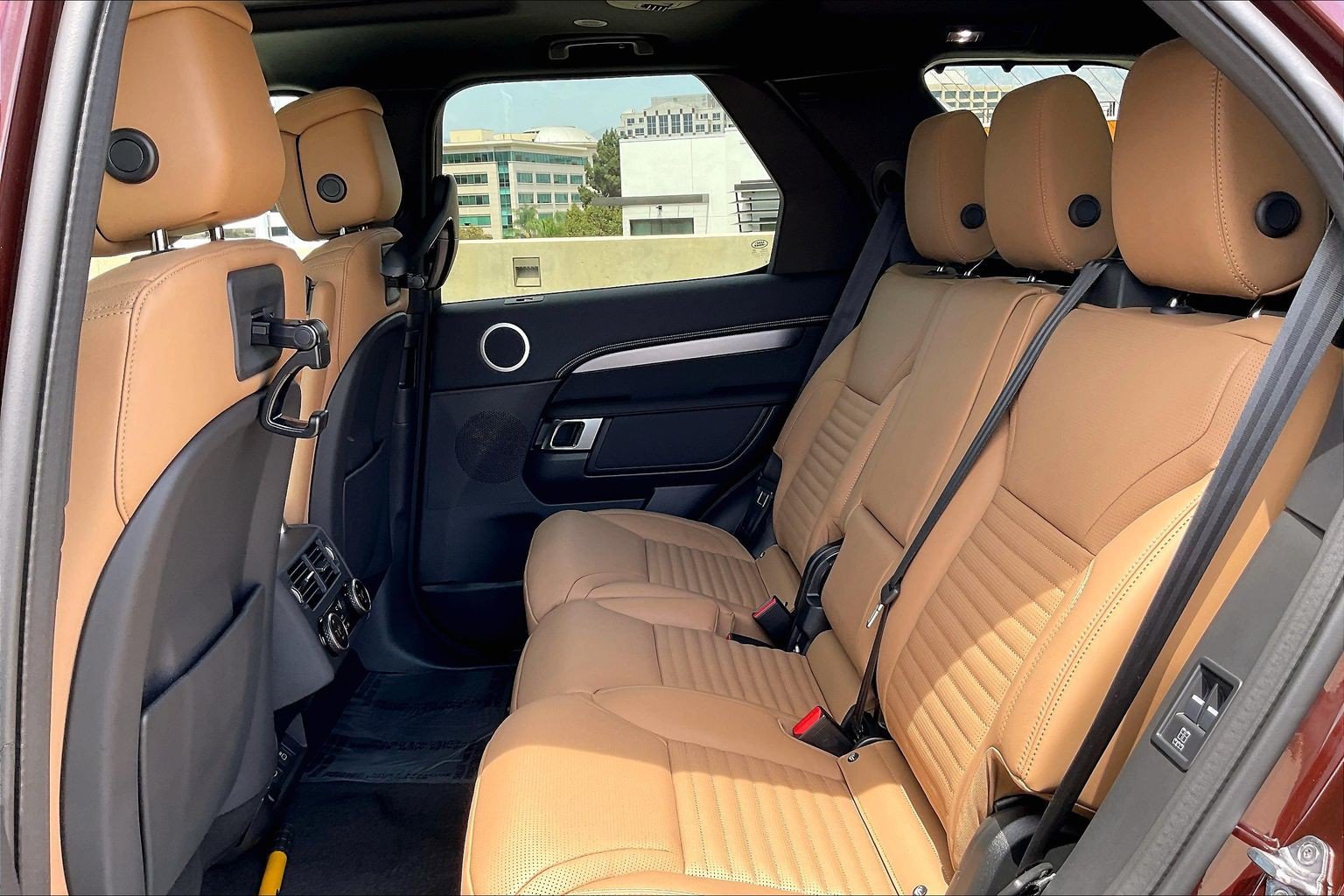 New 2026 Land Rover Discovery Limited Edition AWD/4WD image 17