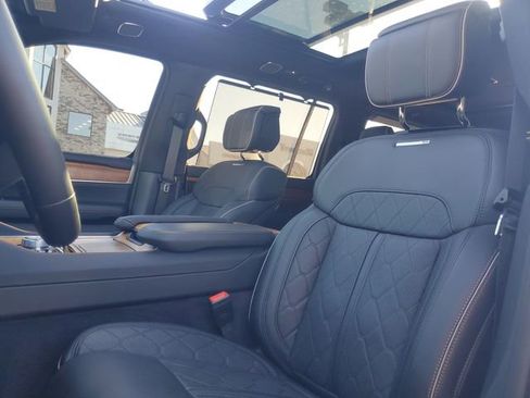 Used 2024 Jeep Grand Wagoneer Series III w/ HD Trailer Tow Package image 15