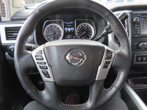 Used 2017 Nissan Titan PRO-4X image 16
