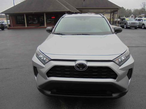 Used 2019 Toyota RAV4 LE image 3